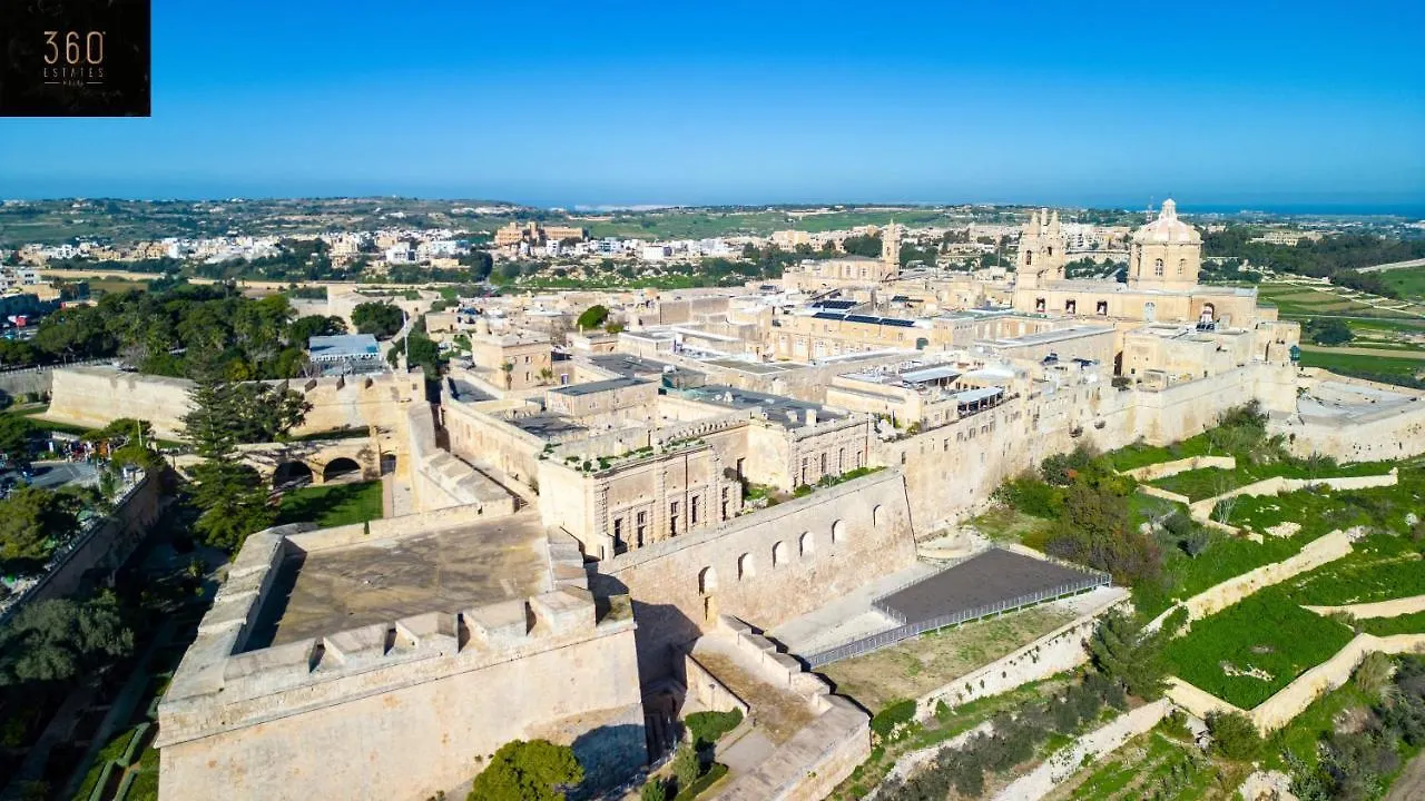 Historical Mdina Gem Lux Home With Rooftop Pool By 360 Estates