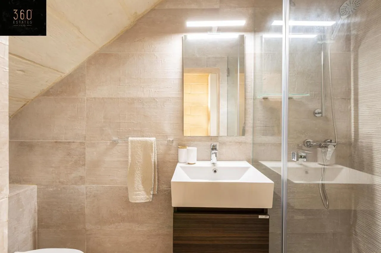 Historical Mdina Gem Lux Home With Rooftop Pool By 360 Estates